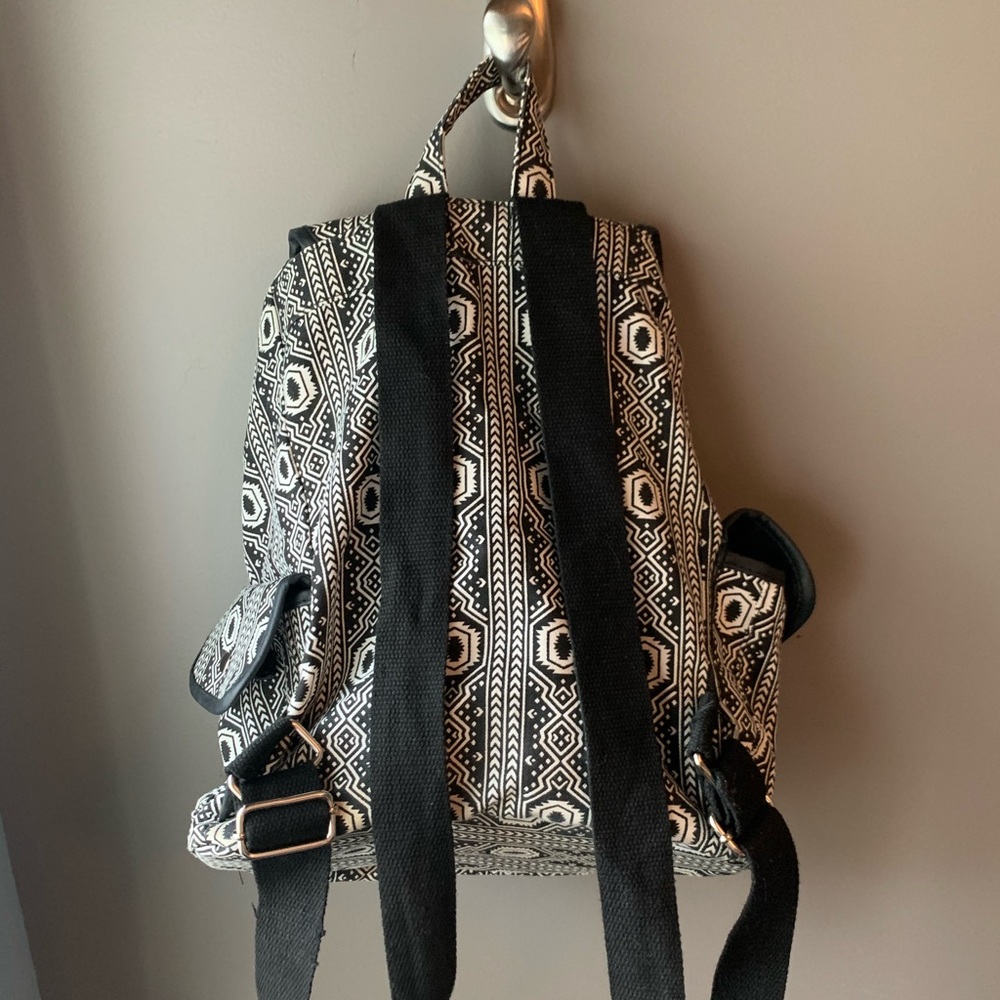 Drawstring Lightweight Backpack - Picture 5 of 5